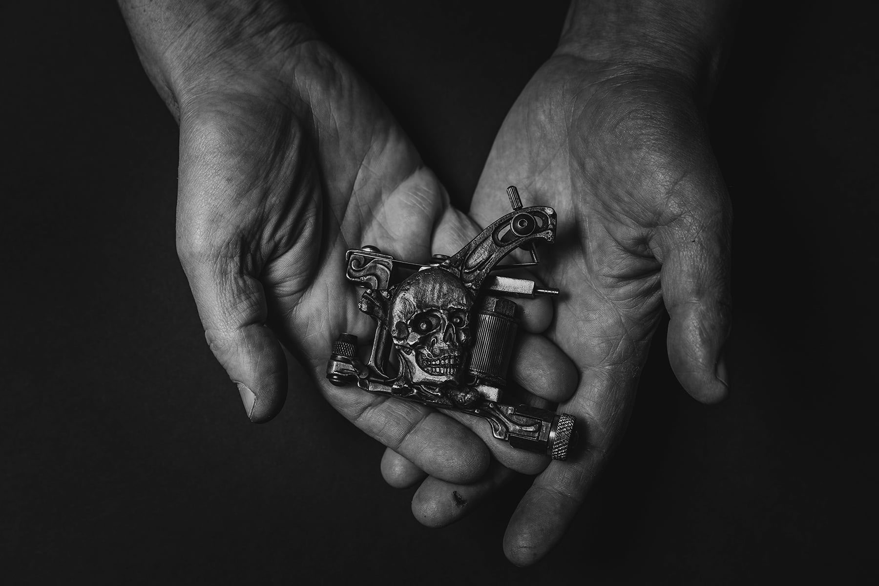 Hands holding custom tattoo machine